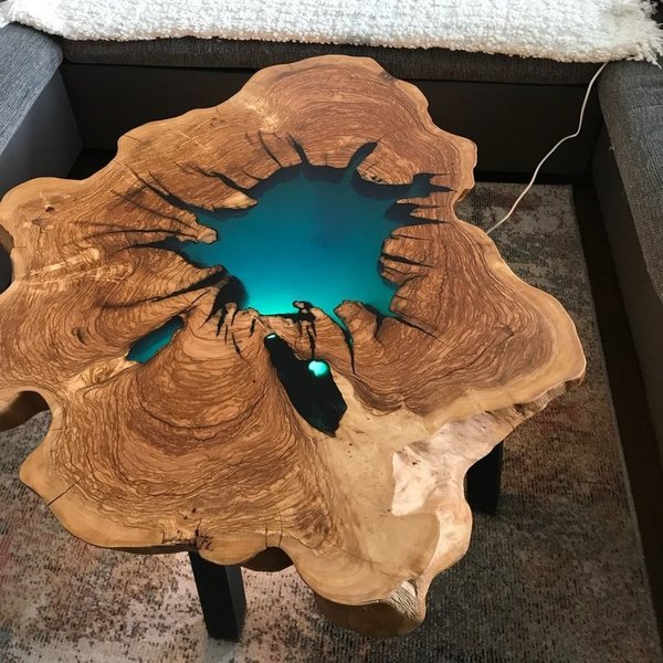 Coffee Table ,    Salontisch aus einer Olivenholzbaumscheibe   , Preis auf Anfrage